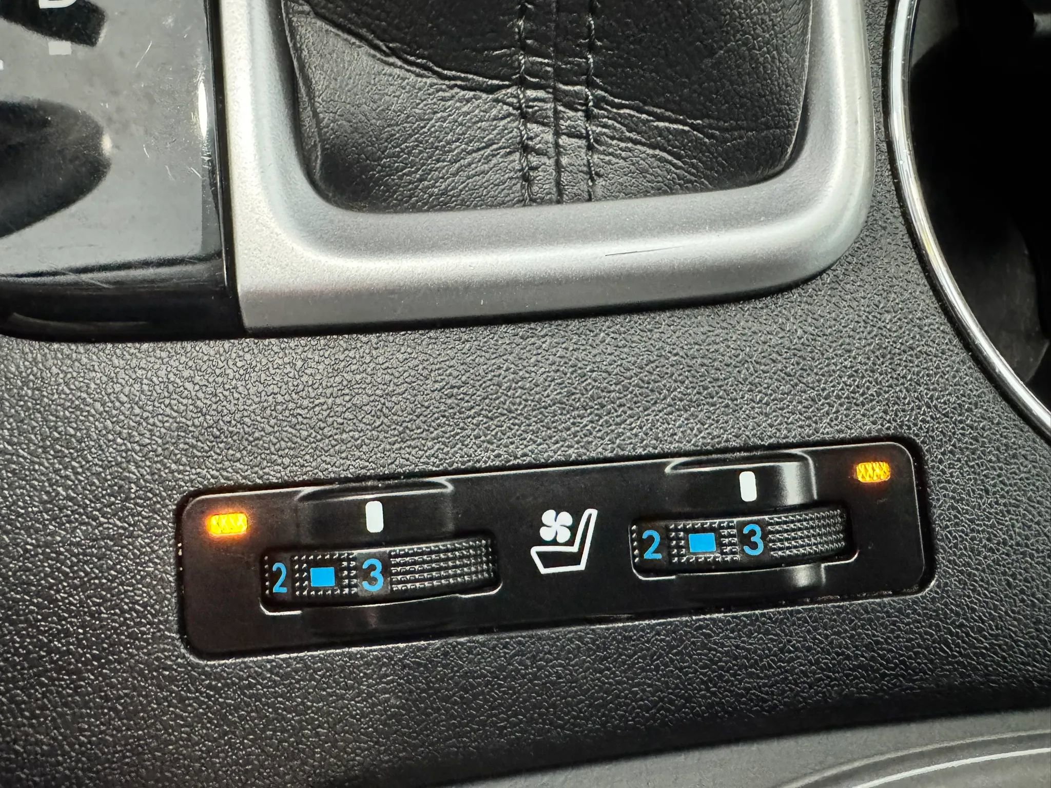 Used 2016 Toyota Highlander Limited AWD/4WD image 41