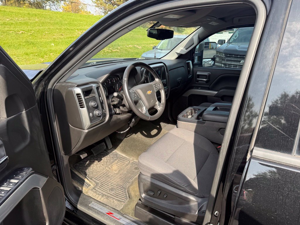 Used 2018 Chevrolet Silverado 1500 LT w/ All Star Edition AWD/4WD image 7