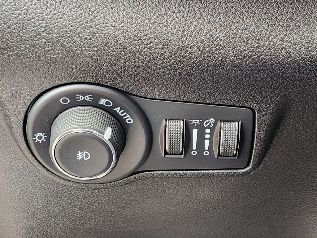 Used 2024 Jeep Compass Trailhawk image 13