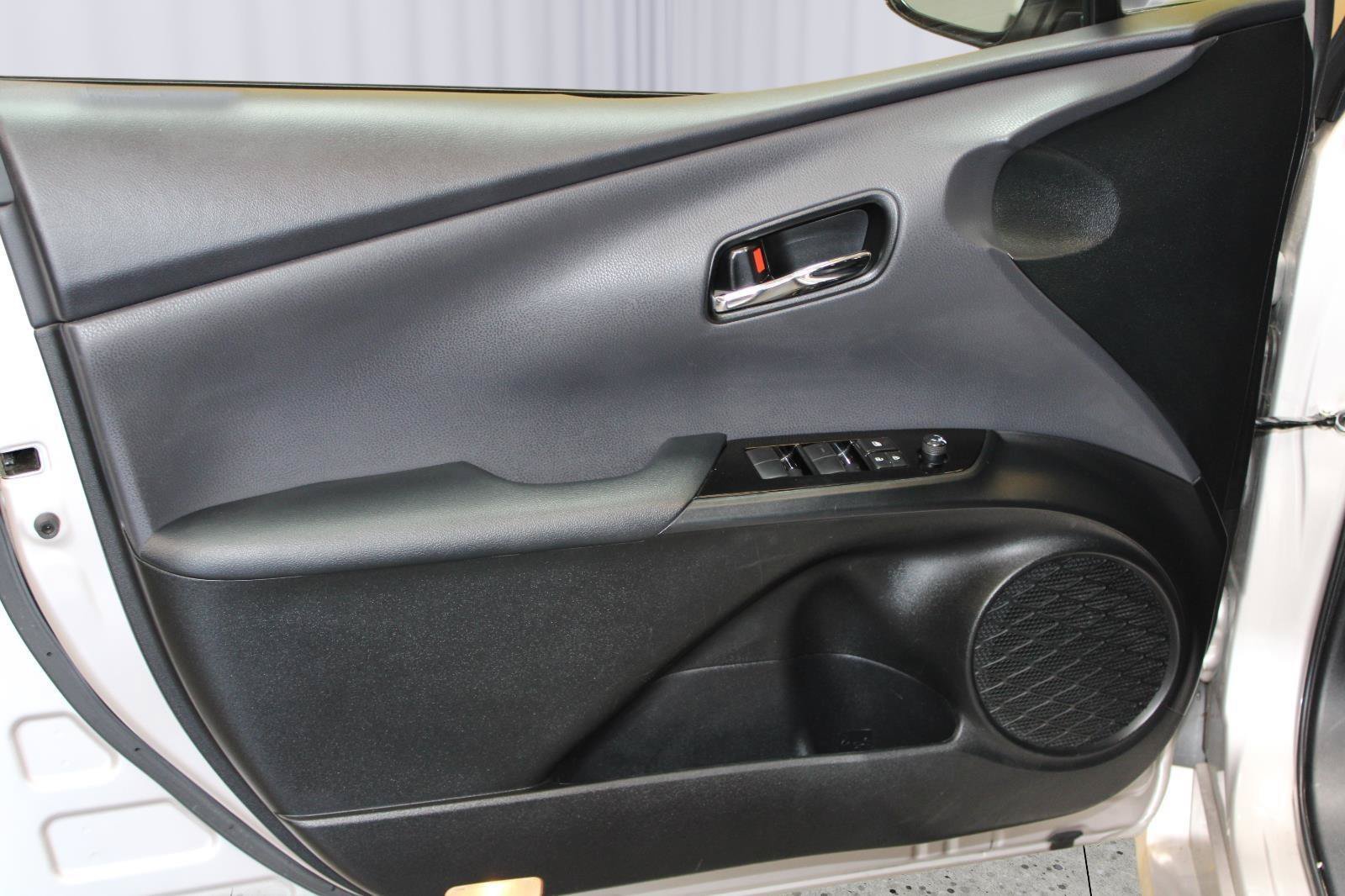 Used 2021 Toyota Prius Prime XLE FWD image 46