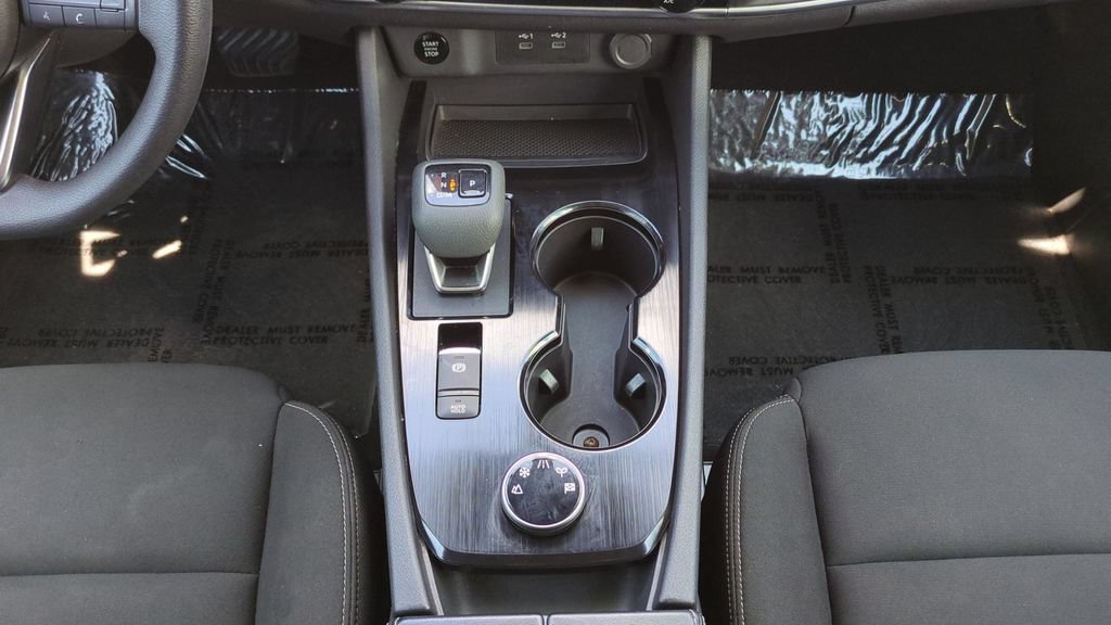 Used 2024 Nissan Rogue S AWD/4WD image 16