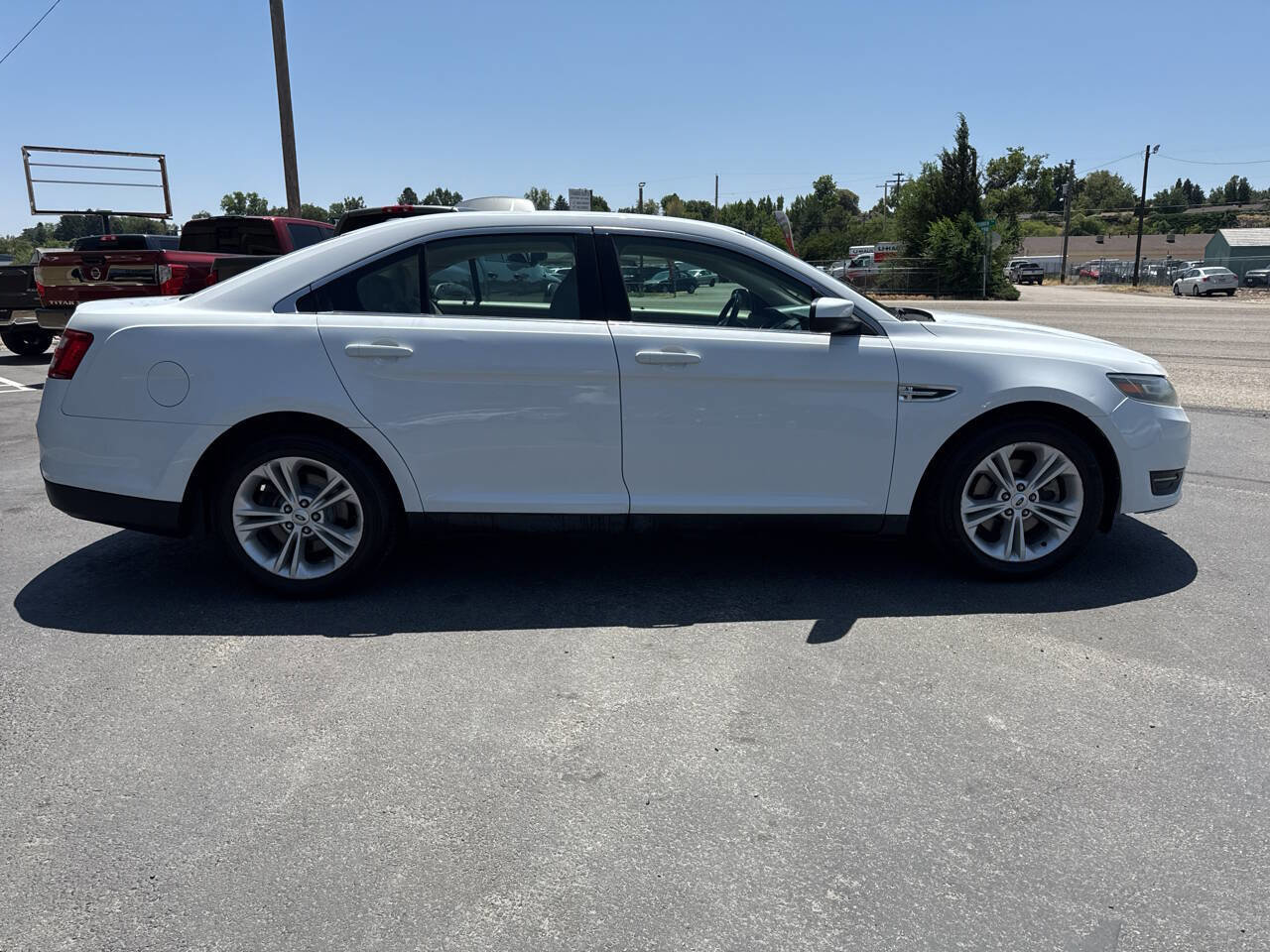 Used 2017 Ford Taurus SEL image 8