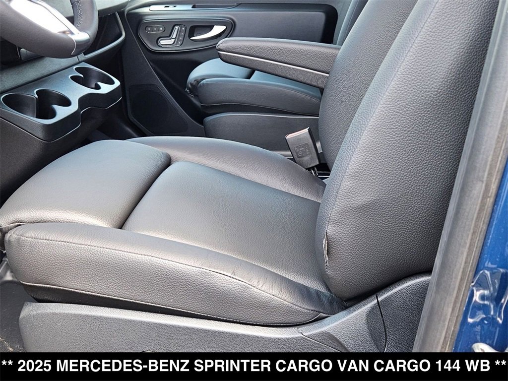 Used 2025 Mercedes-Benz Sprinter 2500 image 15