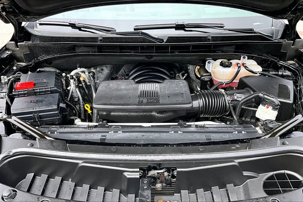 Used 2025 GMC Yukon XL Denali AWD/4WD image 9
