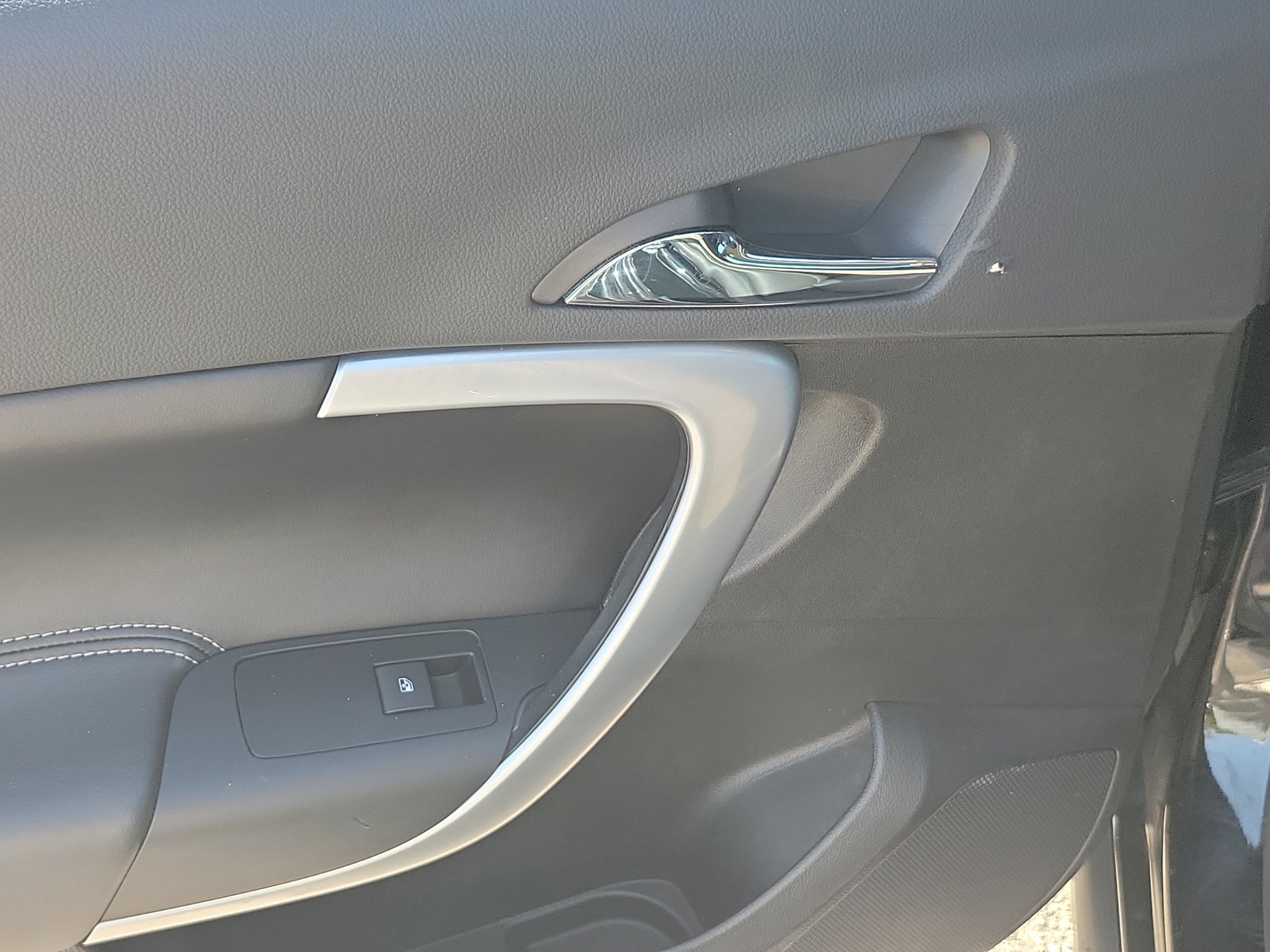 Used 2017 Buick Regal Sport Touring image 21