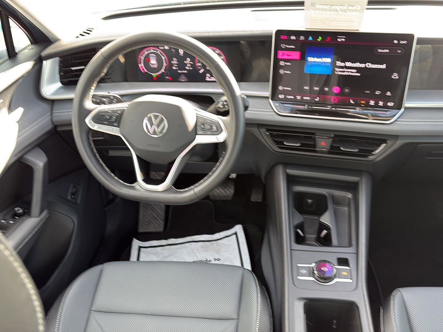 Used 2025 Volkswagen Tiguan SE image 17