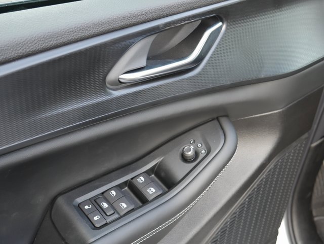 New 2025 Jeep Grand Cherokee L Laredo image 16