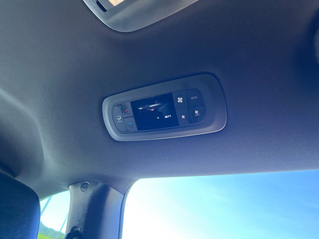 Used 2025 Chrysler Pacifica Select FWD image 17