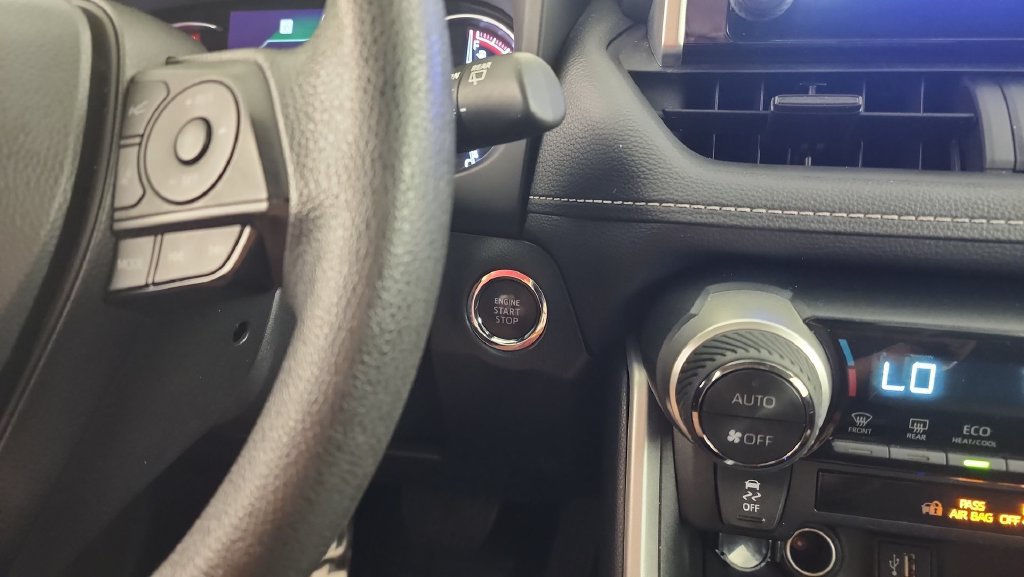 Used 2024 Toyota RAV4 XLE FWD image 21