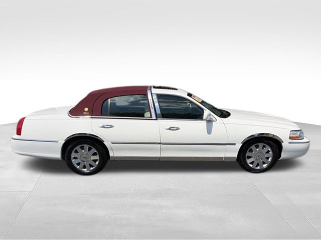 Used 2004 Lincoln Town Car Ultimate RWD image 25