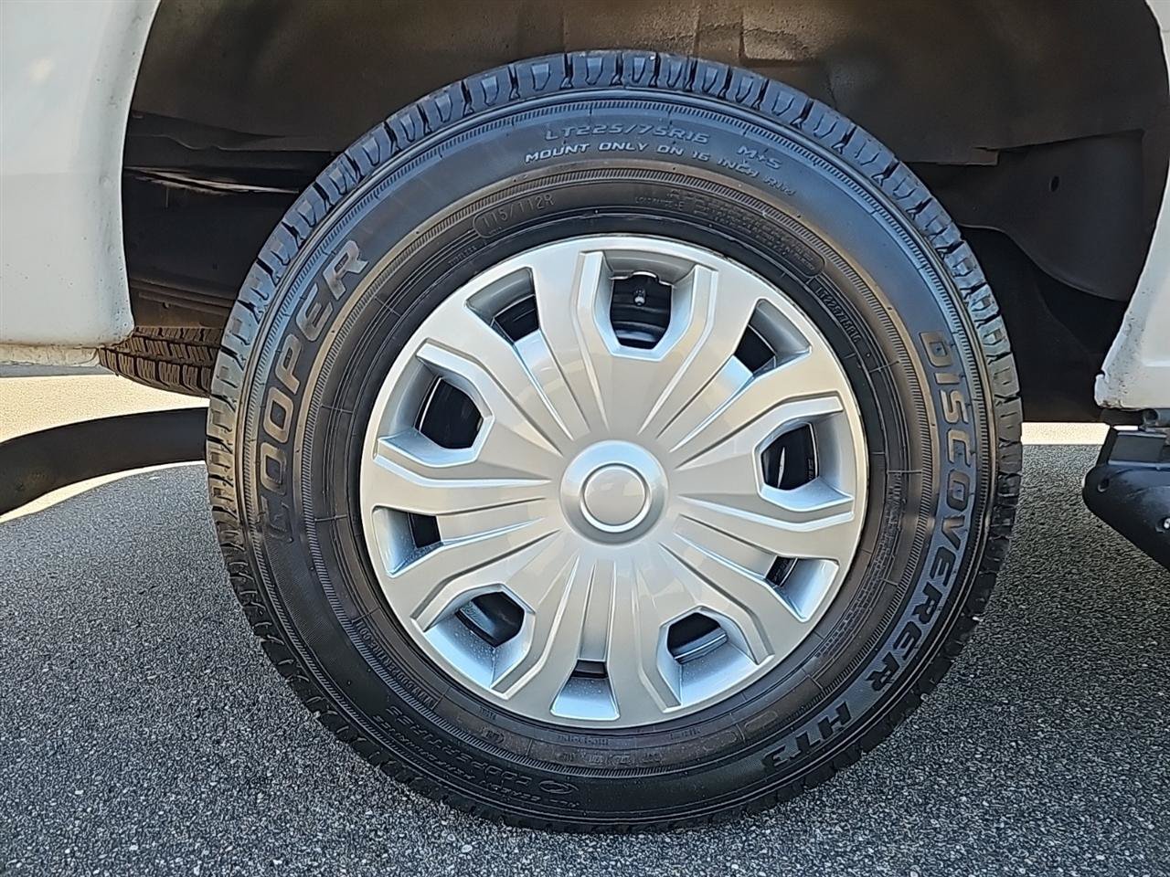 Used 2012 Ford E-350 and Econoline 350 Super Duty Wagon RWD image 17