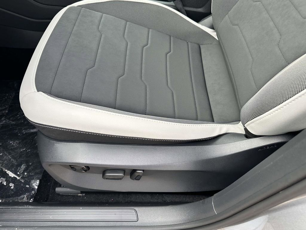 New 2026 Volkswagen Taos SE AWD/4WD image 14