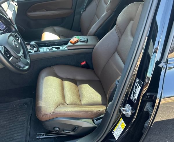 Used 2024 Volvo V60 B5 Cross Country Plus image 4