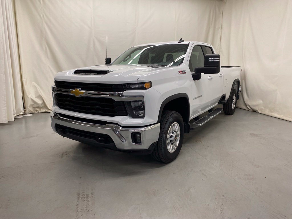 Used 2024 Chevrolet Silverado 2500 LT w/ True North Edition AWD/4WD image 2