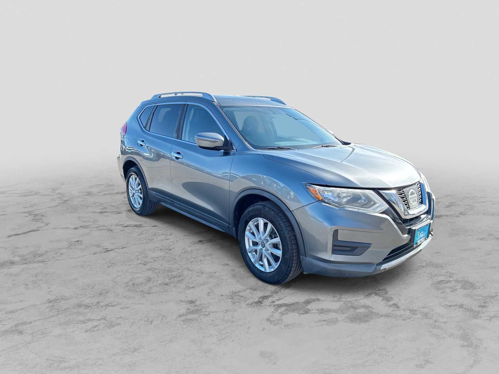 Used 2017 Nissan Rogue SV AWD/4WD image 2