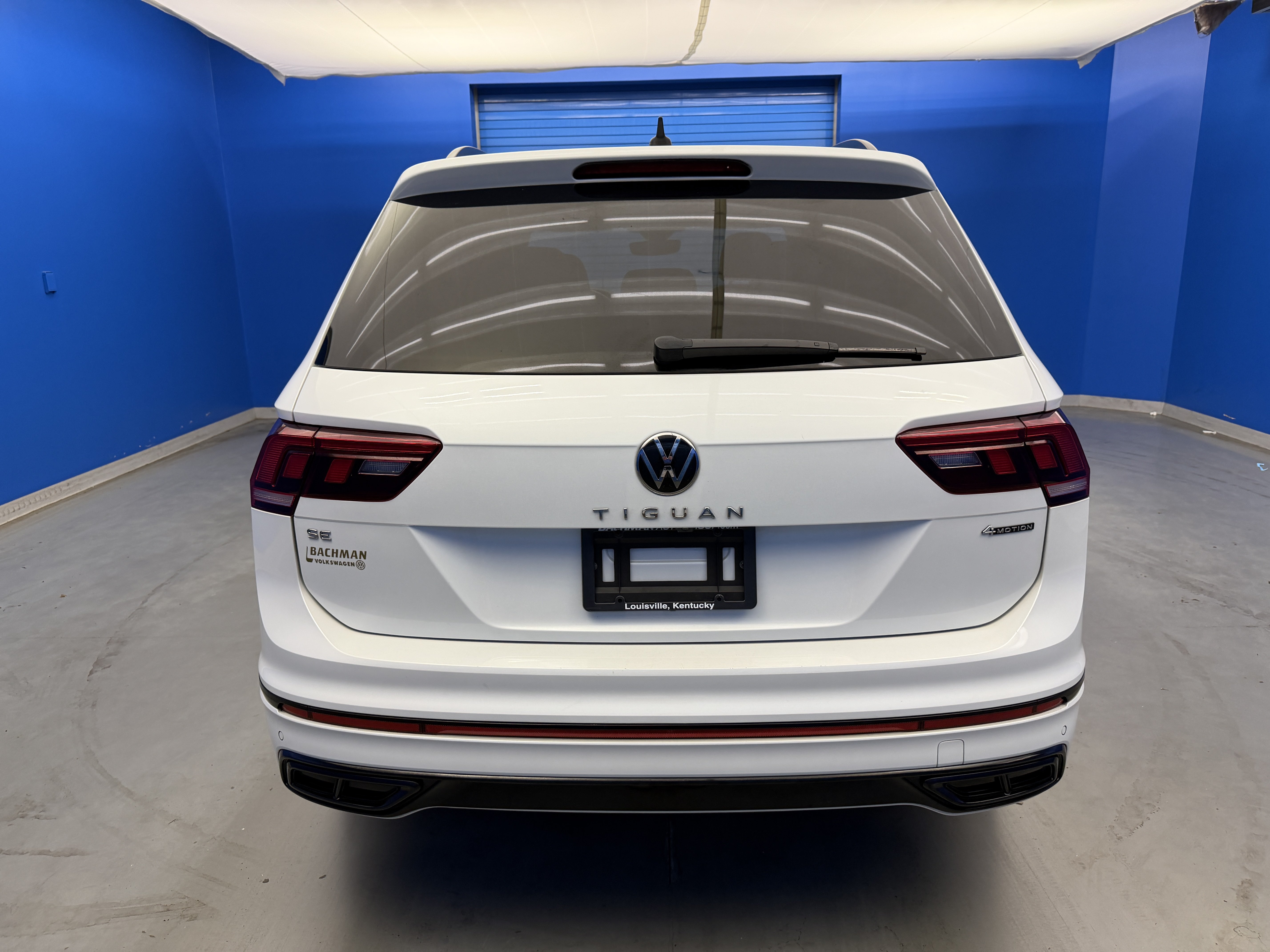 Used 2022 Volkswagen Tiguan SE R-Line AWD/4WD image 6