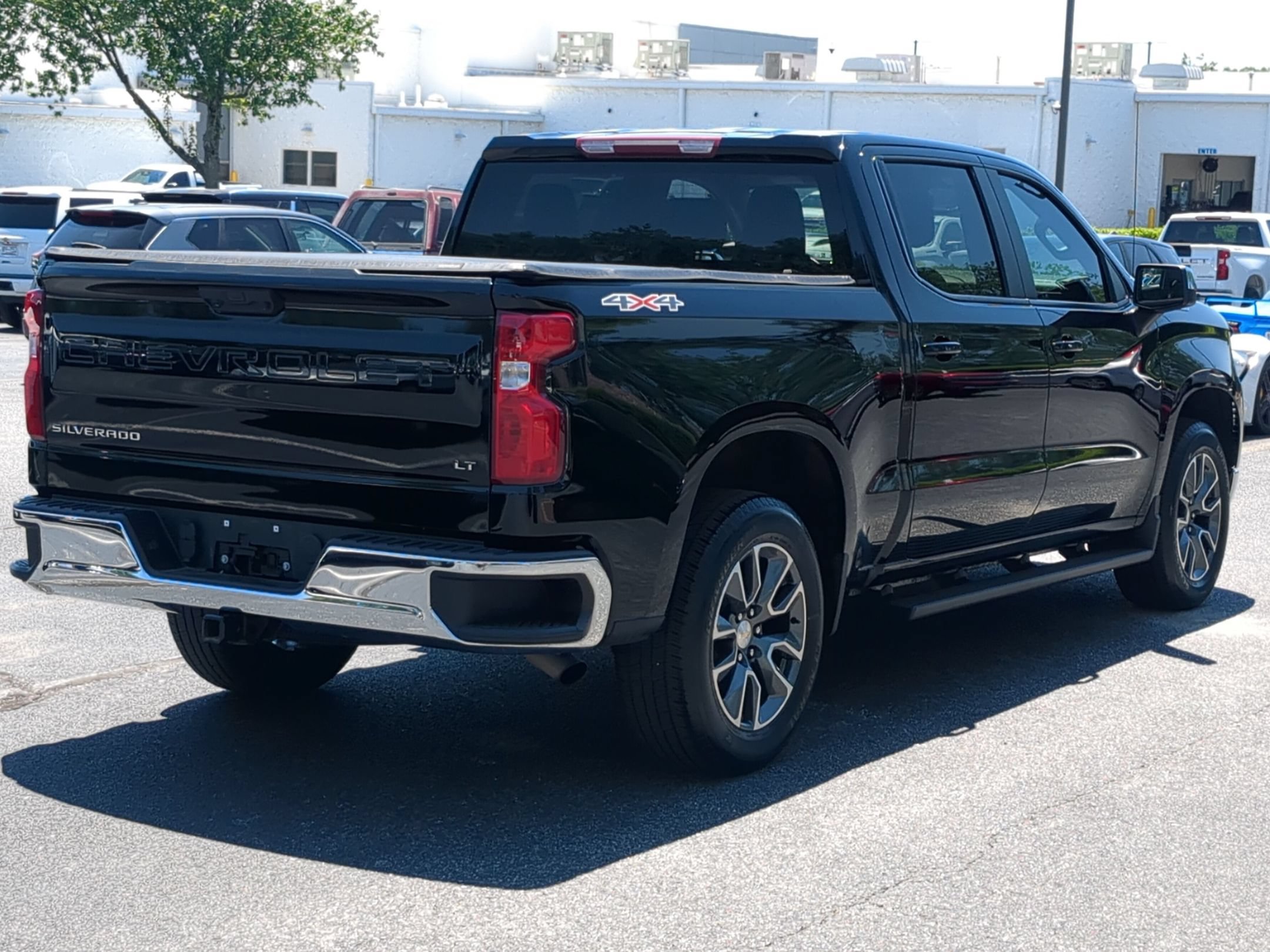 Used 2023 Chevrolet Silverado 1500 LT AWD/4WD image 10