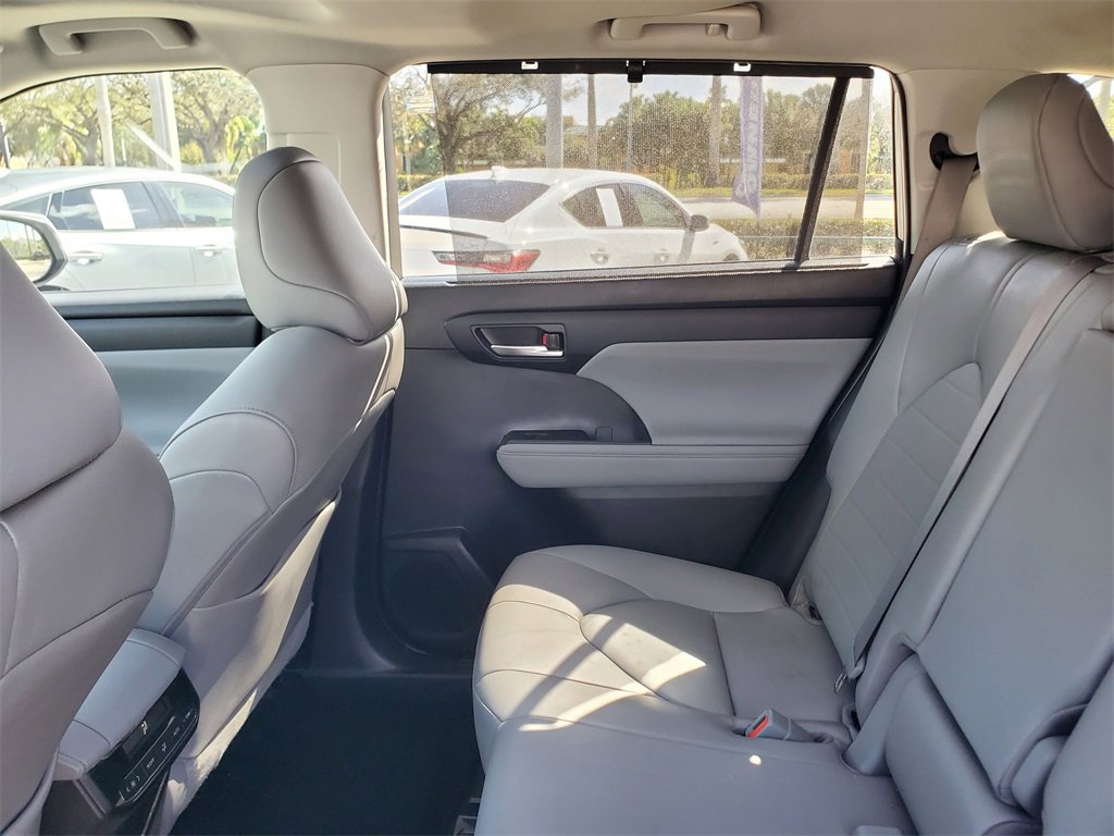 Used 2023 Toyota Highlander XLE image 12