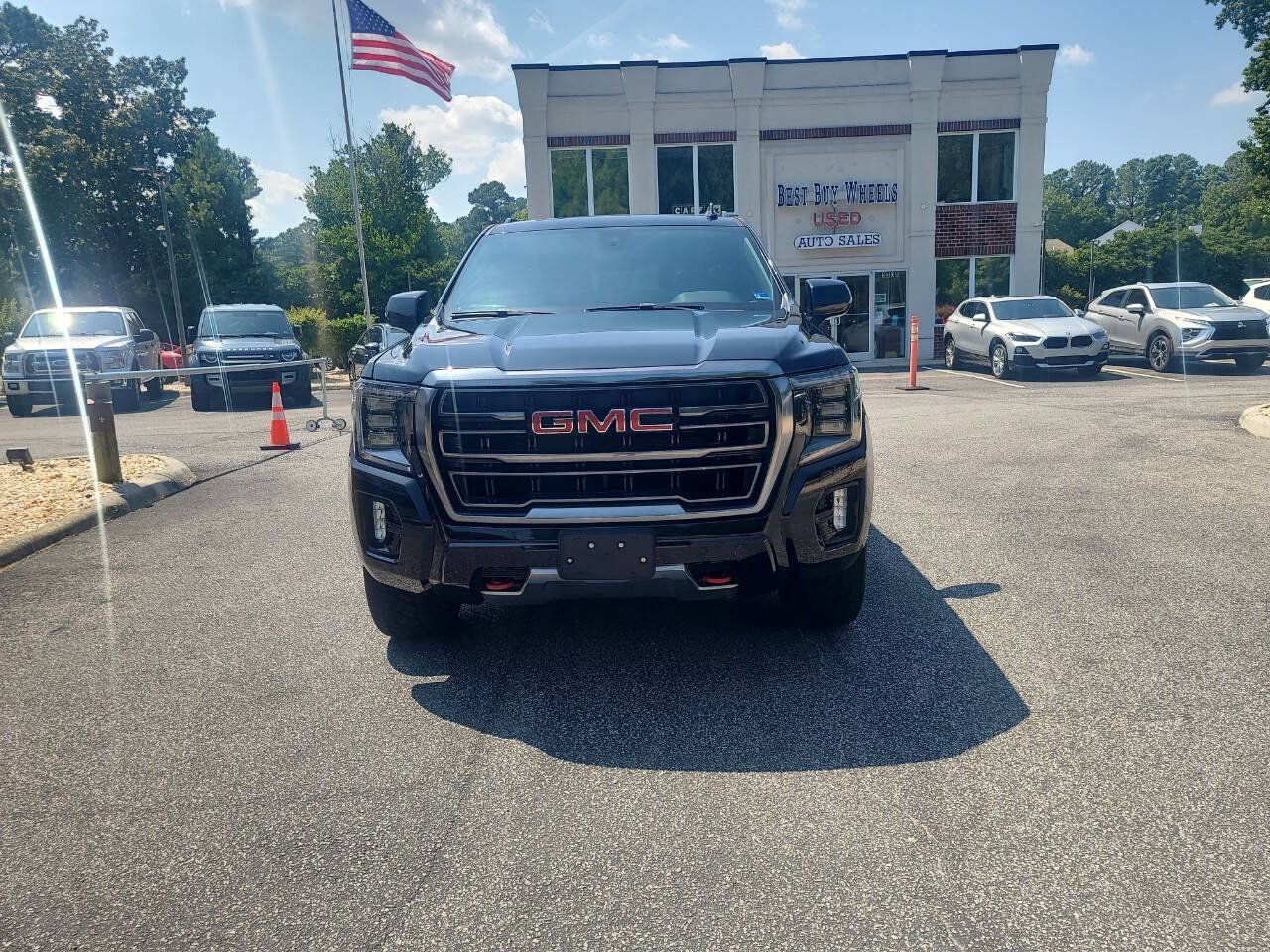 Used 2022 GMC Yukon XL AT4 AWD/4WD image 2