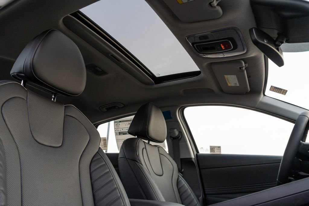 New 2025 Hyundai Elantra Limited image 12