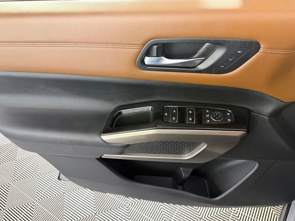 Used 2023 Nissan Pathfinder Platinum image 24