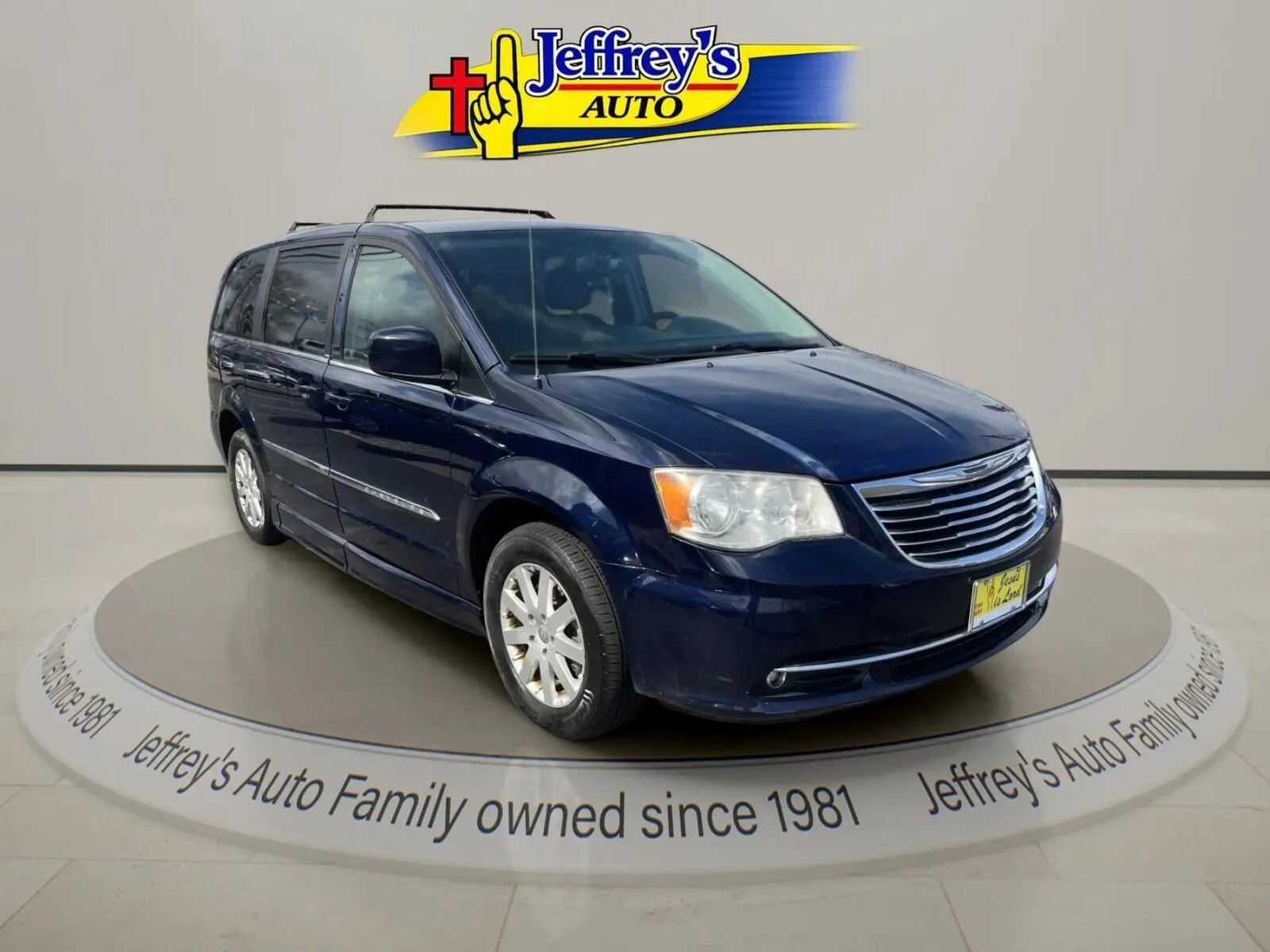 Used 2014 Chrysler Town & Country Touring image 8