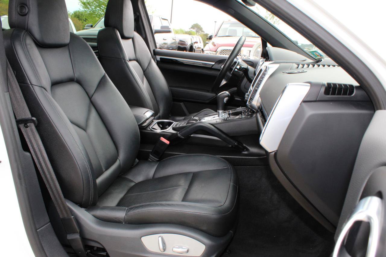 Used 2016 Porsche Cayenne AWD/4WD image 21