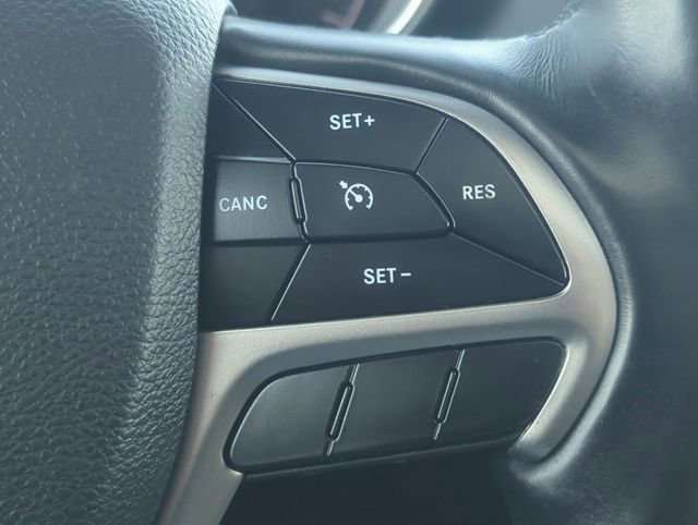 Used 2019 Jeep Grand Cherokee Altitude AWD/4WD image 14