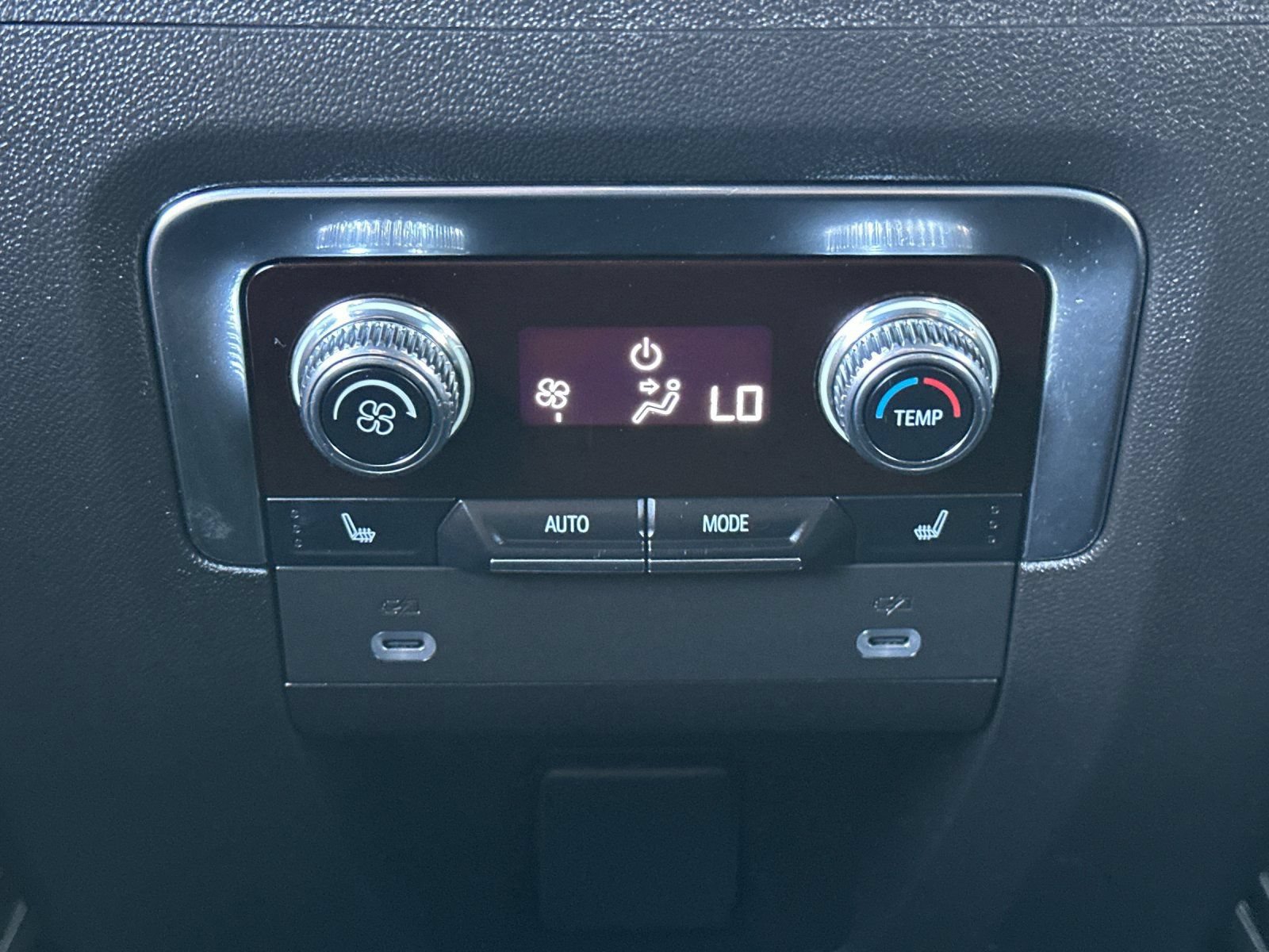 Used 2023 GMC Yukon XL Denali AWD/4WD image 13