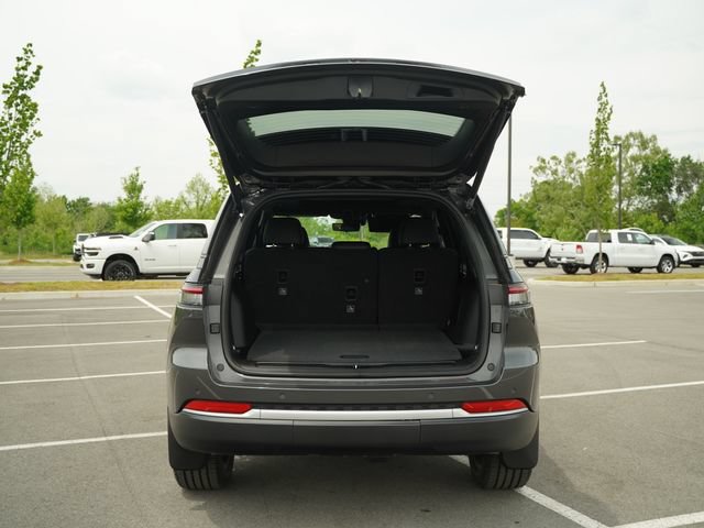 New 2026 Jeep Grand Cherokee Limited w/ Luxury Tech Group II AWD/4WD image 16