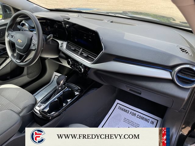 Used 2025 Chevrolet Trax LT FWD image 36