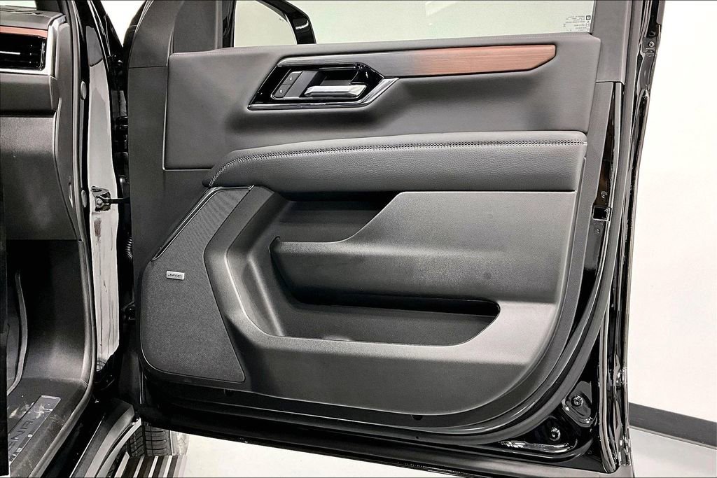 New 2026 GMC Yukon Denali w/ Denali Reserve Package AWD/4WD image 11