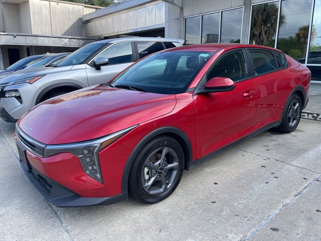 Used 2025 Kia K4 LXS image 1
