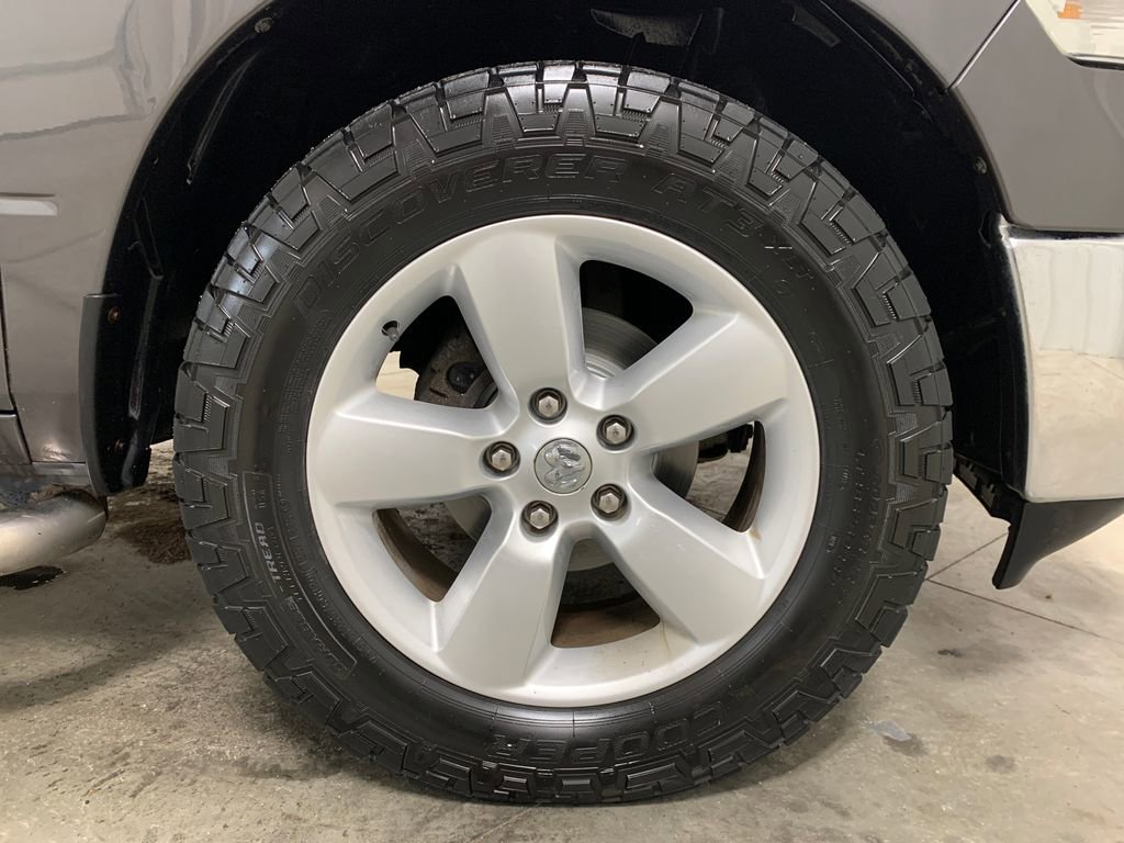 Used 2017 RAM 1500 Classic SLT AWD/4WD image 12
