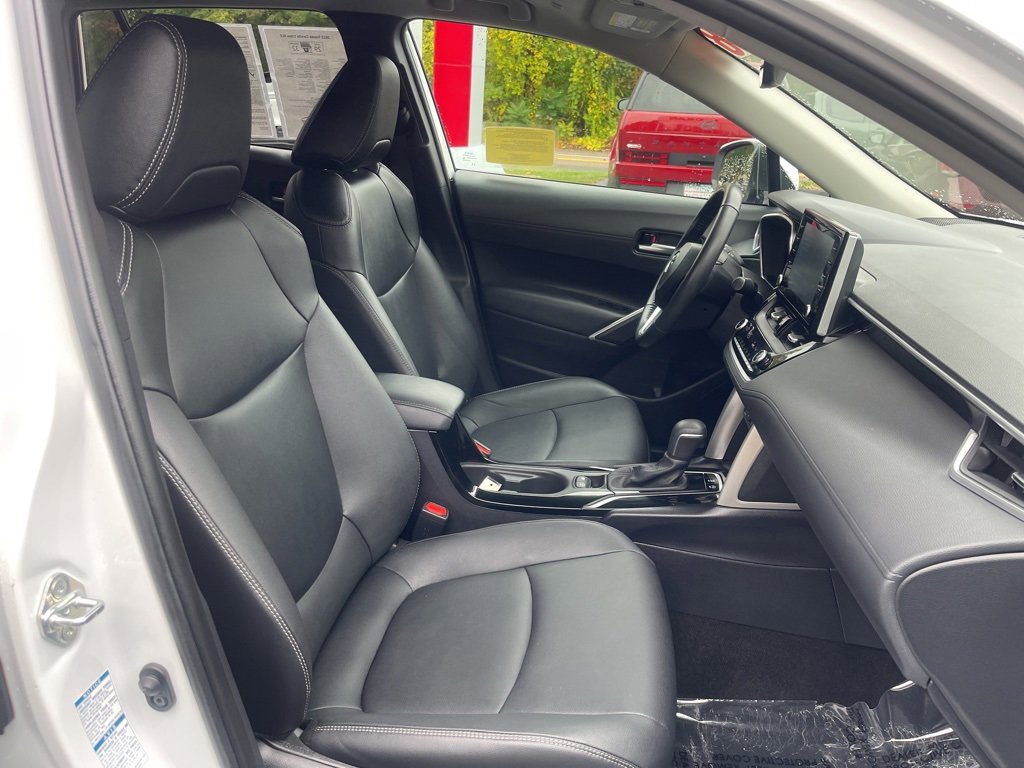 Used 2022 Toyota Corolla Cross XLE w/ Convenience Package image 16