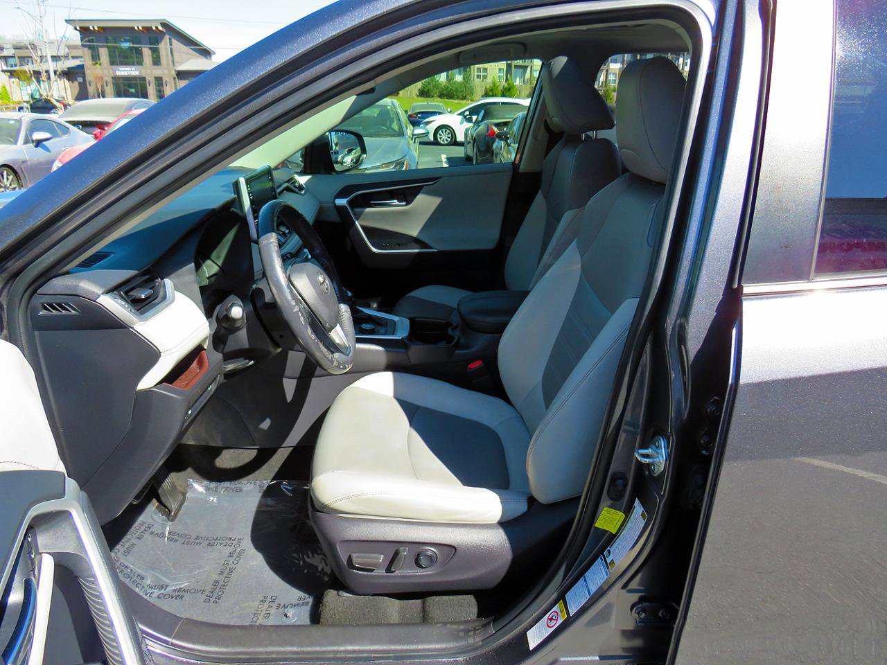 Used 2019 Toyota RAV4 Limited image 11