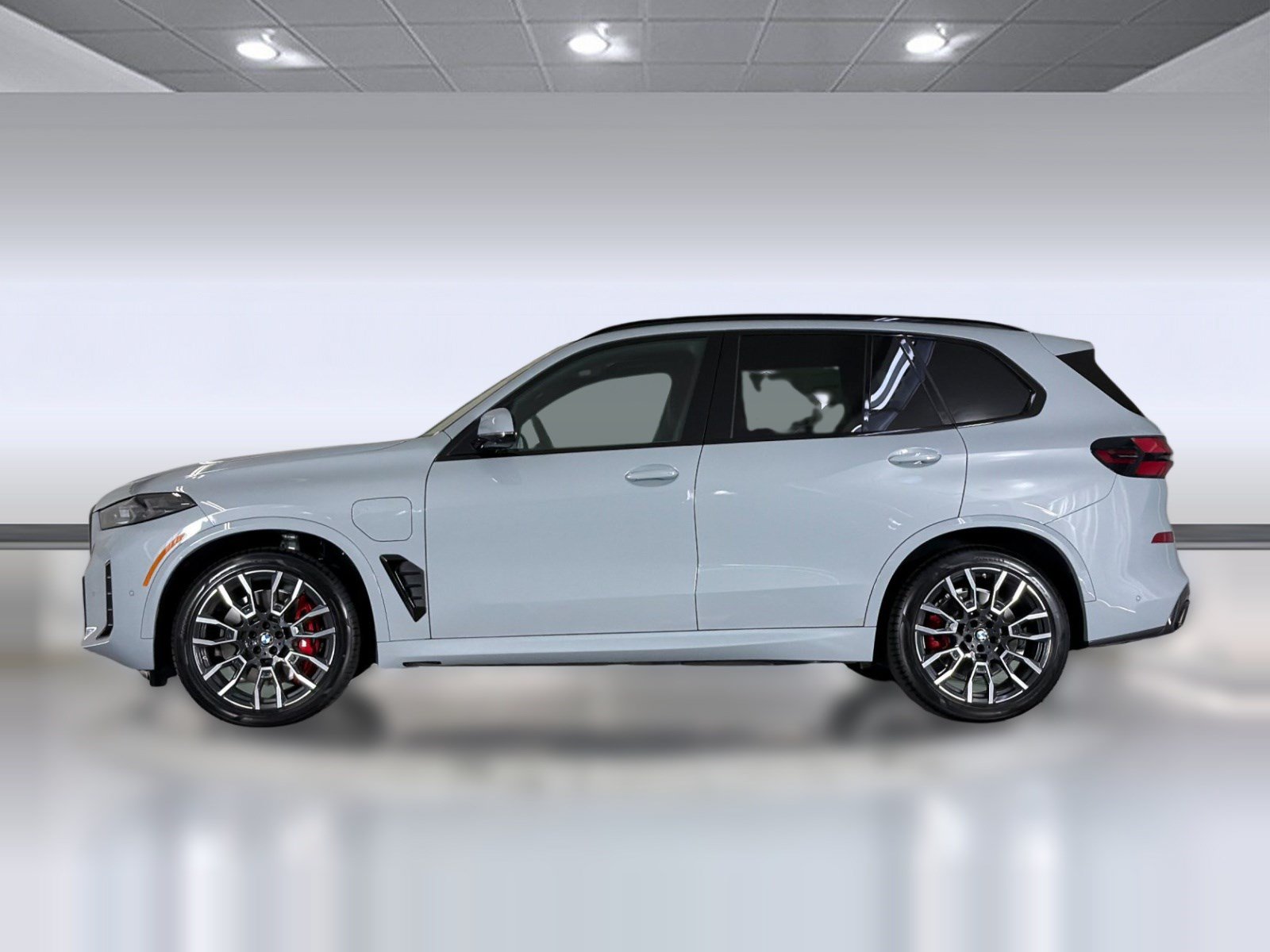 New 2026 BMW X5 xDrive50e w/ M Sport Package AWD/4WD image 2