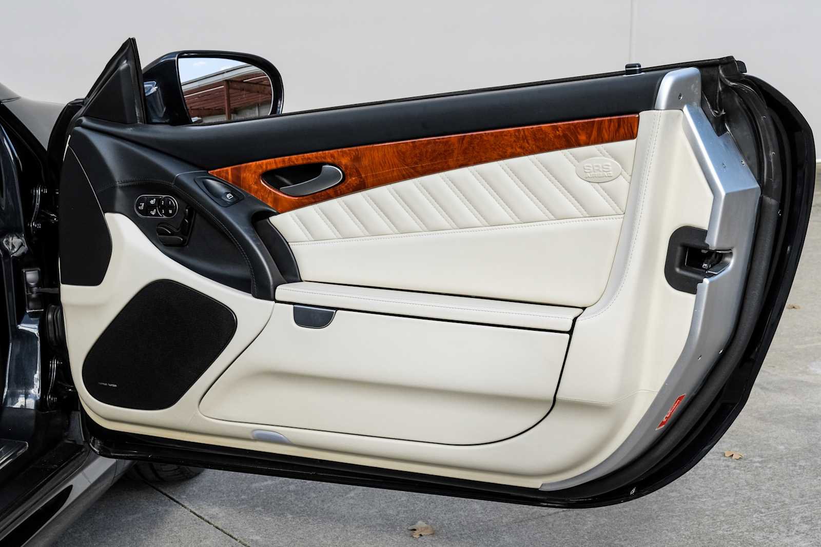 Used 2011 Mercedes-Benz SL 550 image 38