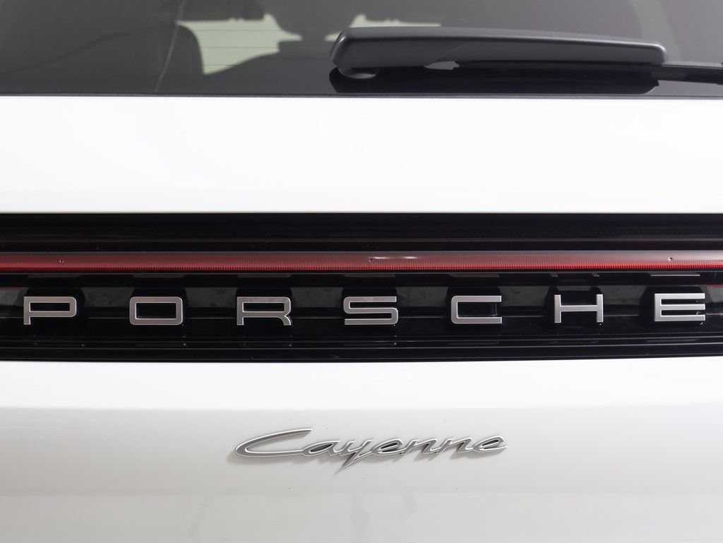 Certified 2025 Porsche Cayenne AWD/4WD image 12