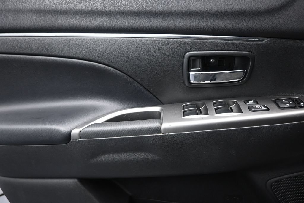 Used 2024 Mitsubishi Outlander Sport SE AWD/4WD image 17