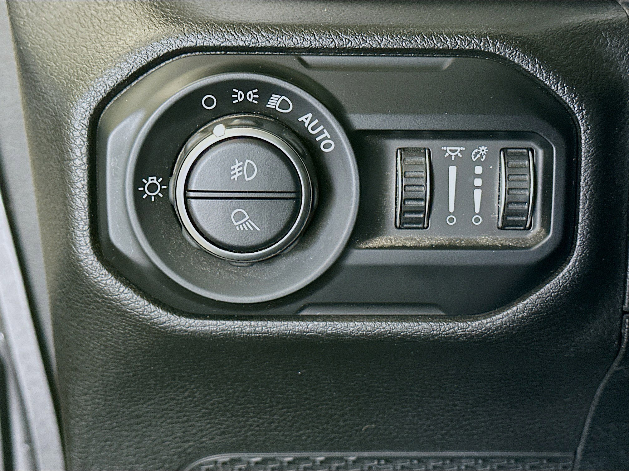 Used 2021 Jeep Gladiator Sport AWD/4WD image 16