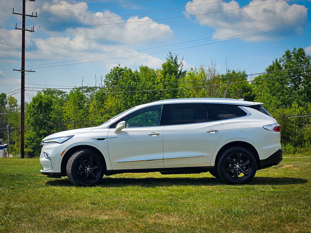 Used 2024 Buick Enclave Essence w/ Sport Touring Edition AWD/4WD image 7