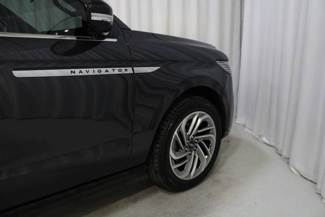 New 2026 Lincoln Navigator Reserve AWD/4WD image 27