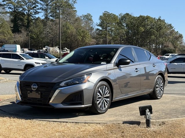 Used 2024 Nissan Altima 2.5 SV image 3