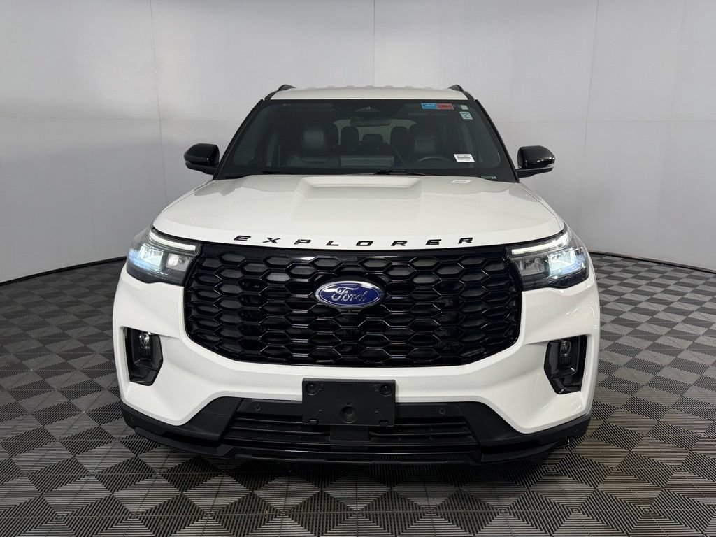 Used 2025 Ford Explorer ST-Line w/ ST-Line Street Pack AWD/4WD image 11