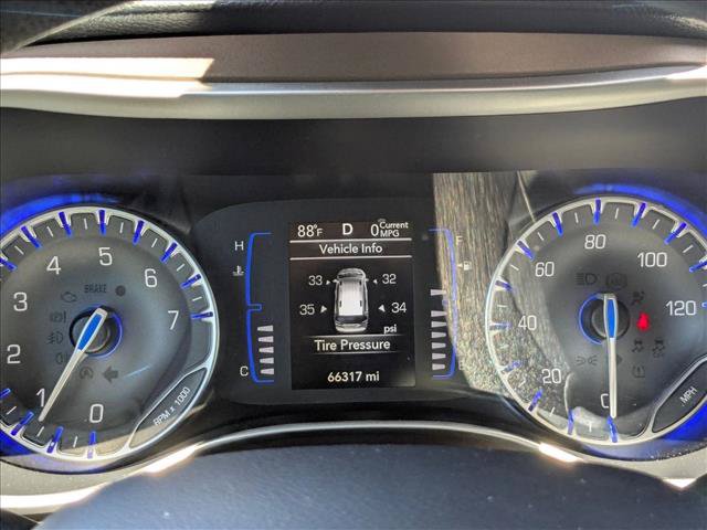 Used 2018 Chrysler Pacifica L FWD image 11