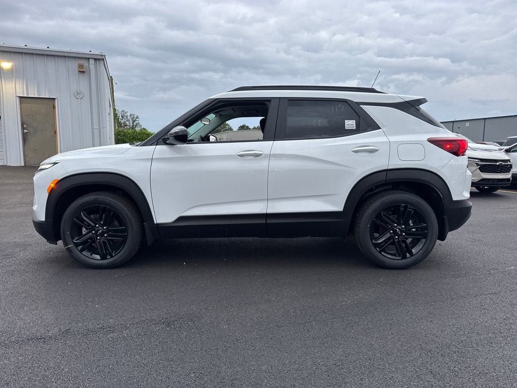 New 2026 Chevrolet TrailBlazer LT w/ Midnight Edition FWD image 3