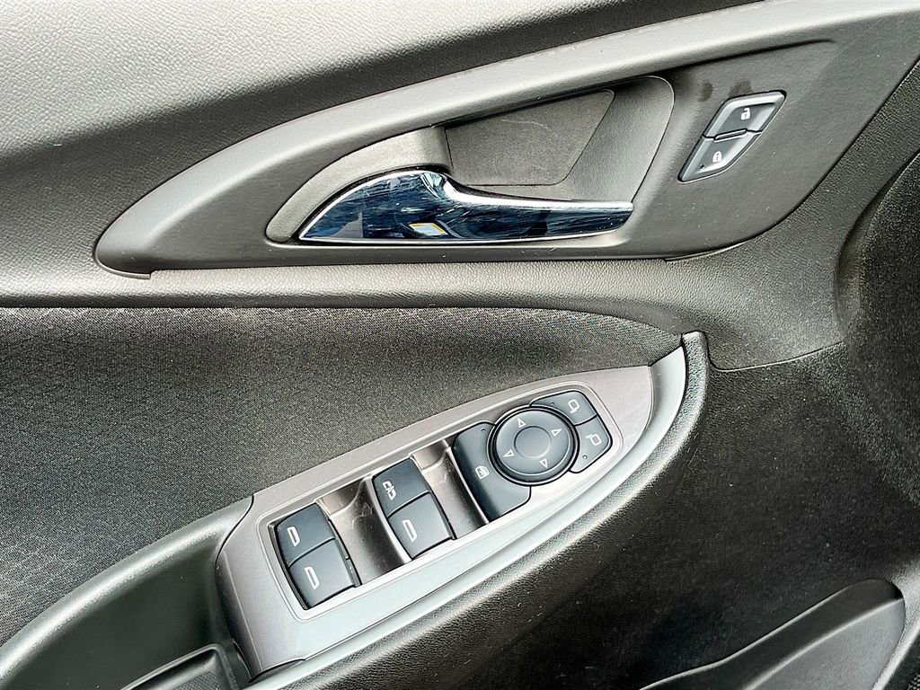 Used 2025 Chevrolet Malibu LT FWD image 12