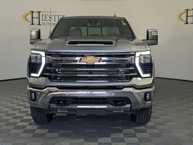 Used 2025 Chevrolet Silverado 2500 LTZ w/ LTZ Plus Package AWD/4WD image 3