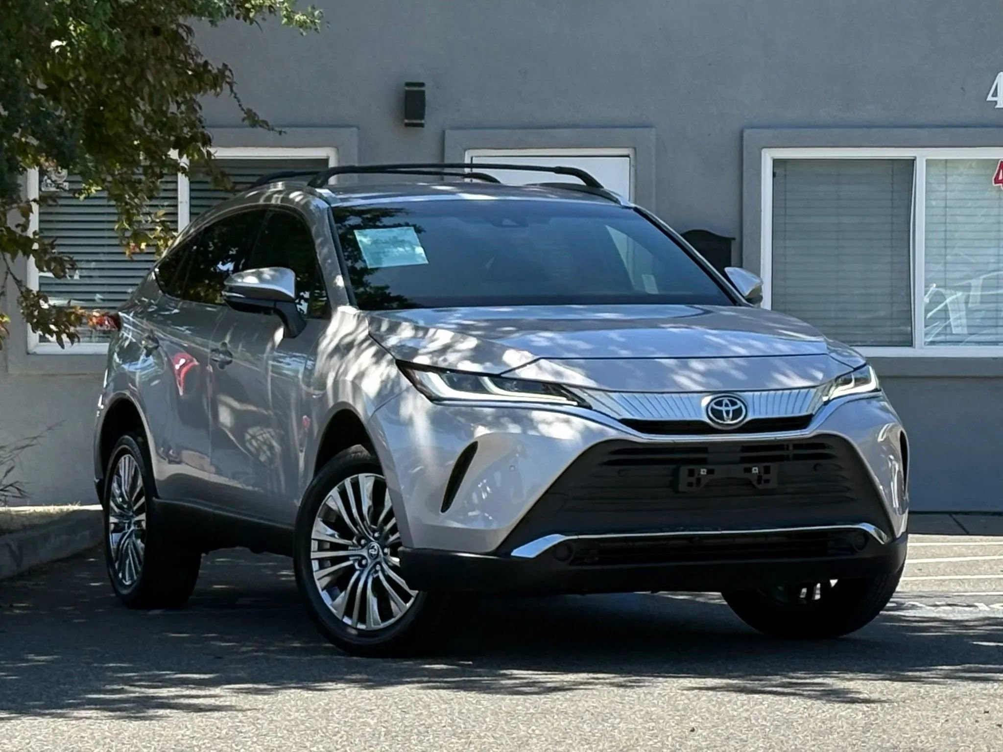 Used 2021 Toyota Venza XLE AWD/4WD image 3